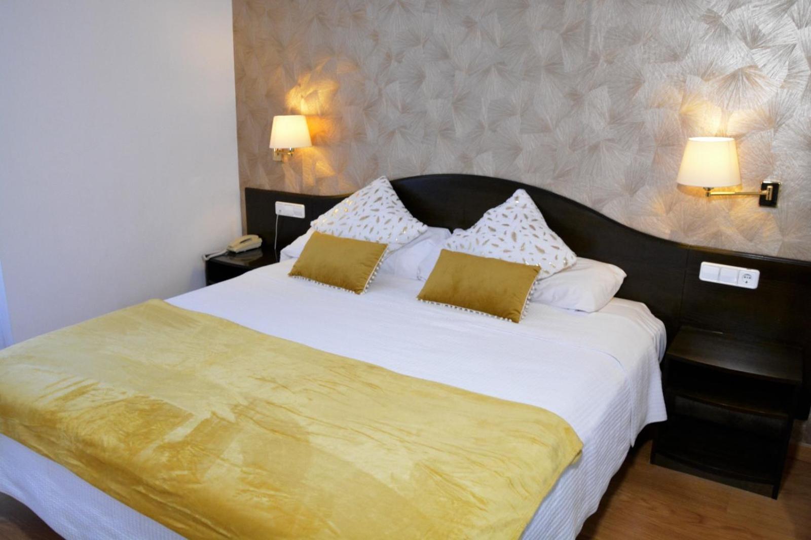 Hotel Villa De Biar Shc Bagian luar foto